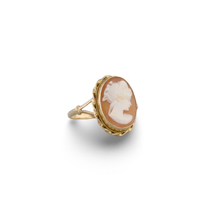 Goldring mit Muschelgemme