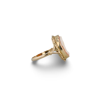 Goldring mit Muschelgemme