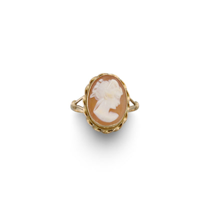 Goldring mit Muschelgemme