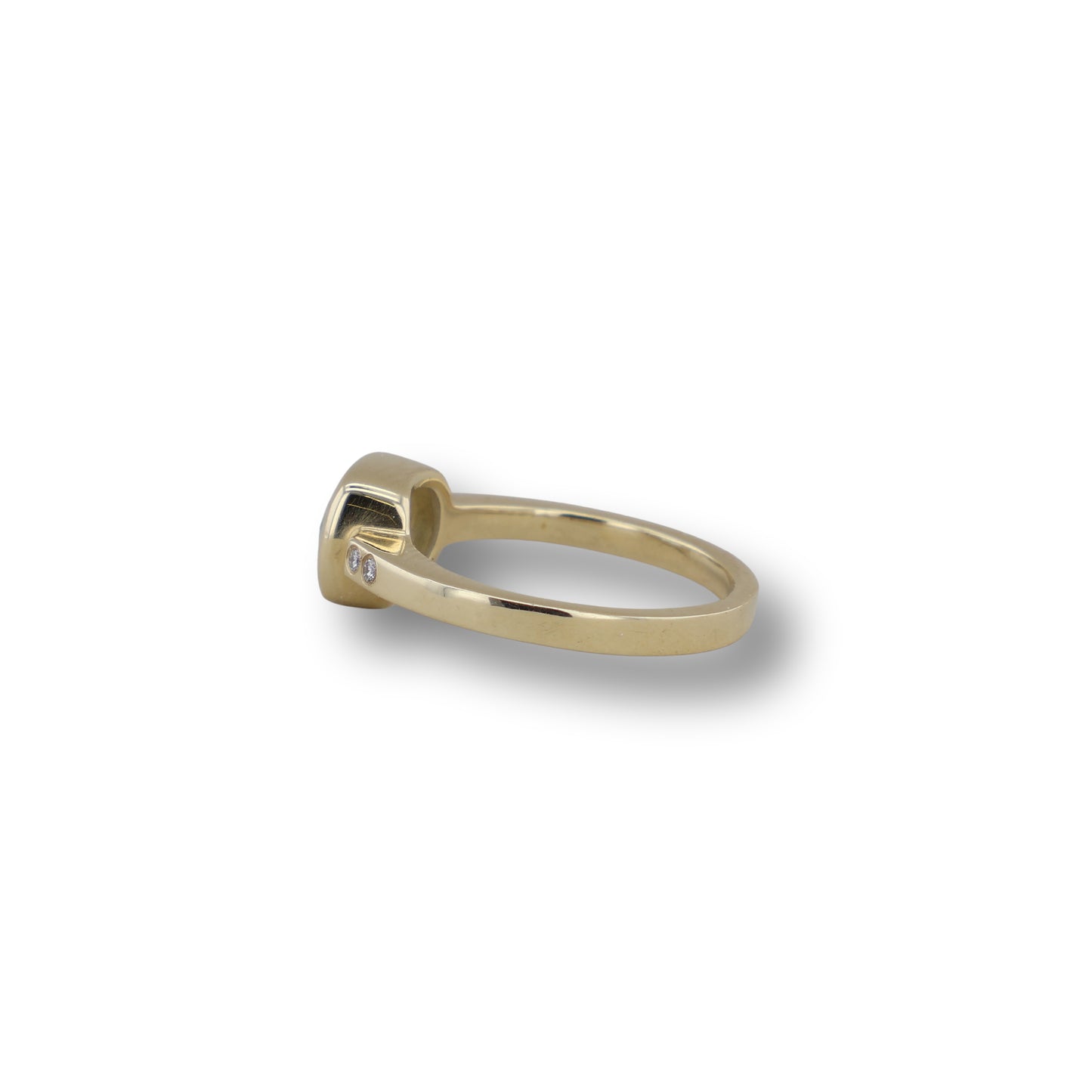 Goldring mit Blautopas in Zargenfassung