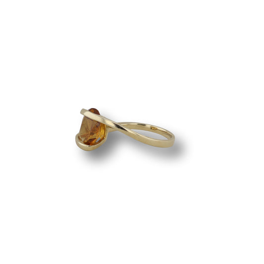 Gelbgoldring mit ovalem geschliffenem Citrin
