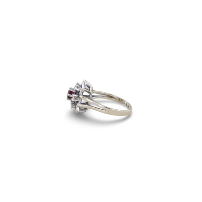 Weißgold Ring mit Rubin und 6 Brillanten