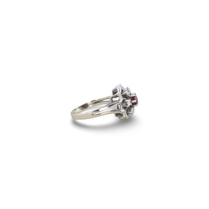Weißgold Ring mit Rubin und 6 Brillanten