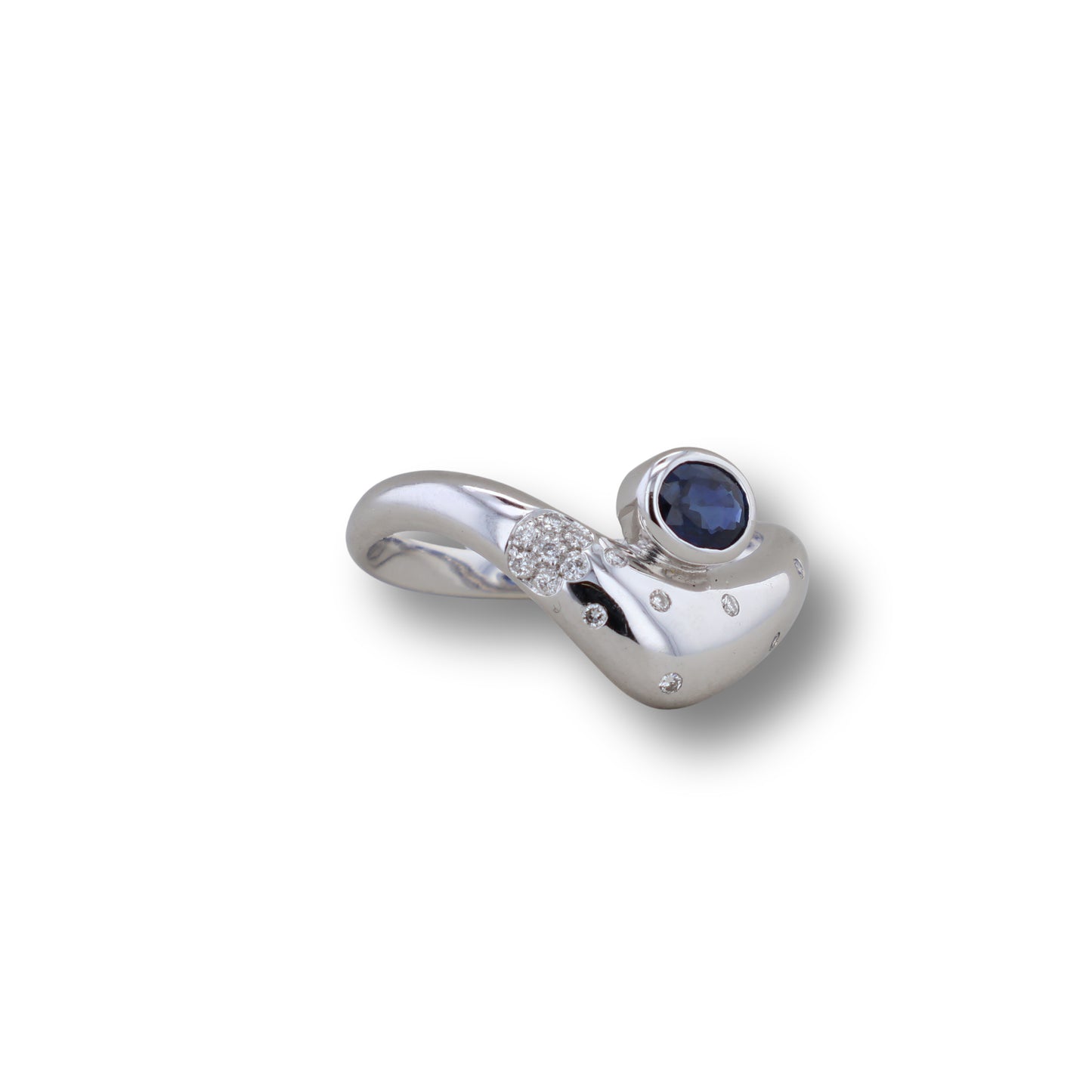 Weißgold Ring mit Saphir und 14 Brillanten